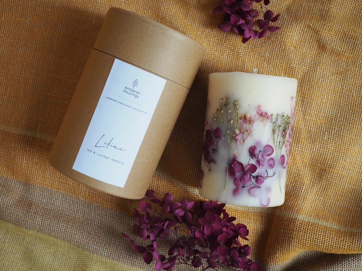 Lumânare botanică parfumată - hortensii violete 